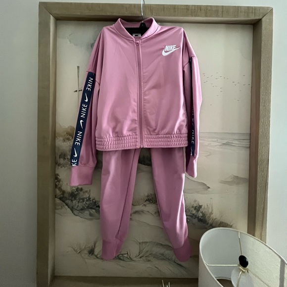 Girls Nike track suit. Size medium - Picture 1 of 8